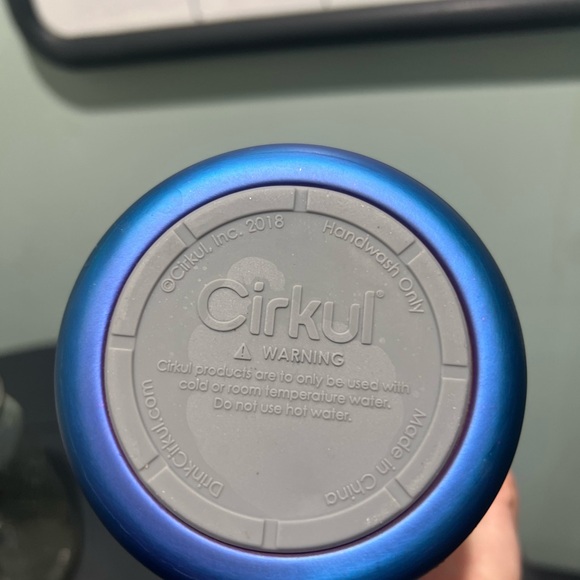 Circkle 32 oz water bottle used once - Picture 2 of 3